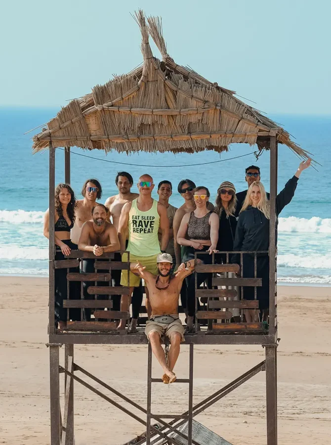Dawaj na surf camp z GDINA Surf Crew. Naucz się surfingu i poznaj wyjątkowych ludzi.